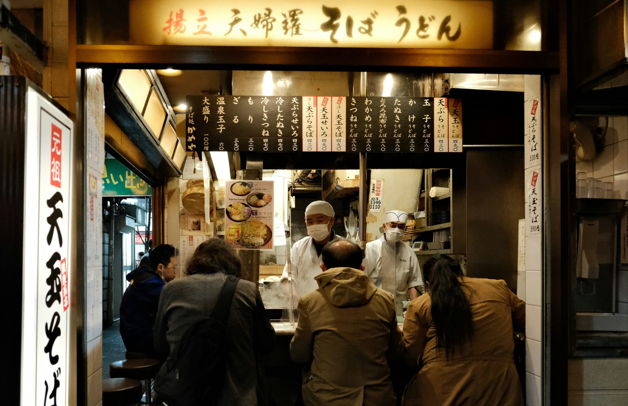 落ち着いた食事のイメージ
